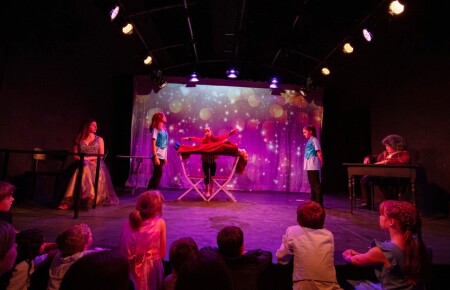 Bild zum Theaterstück Advent im Theater